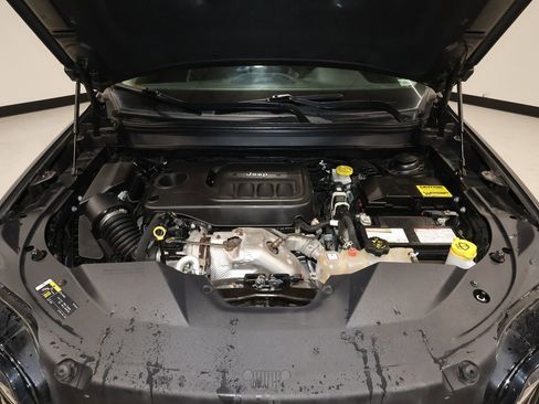 Used 2019 Jeep Cherokee Limited w/ Technology Group AWD/4WD image 19