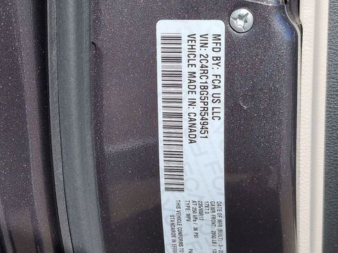 Used 2023 Chrysler Pacifica Touring-L FWD image 33