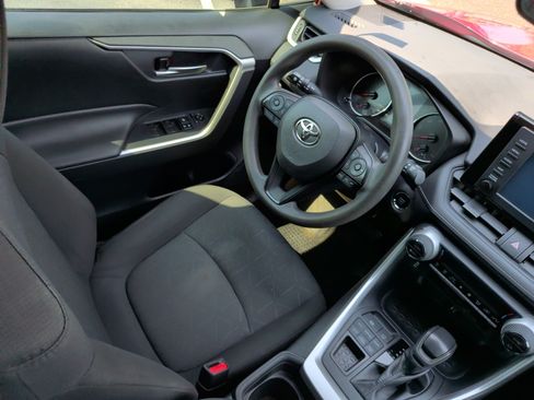 Used 2019 Toyota RAV4 XLE w/ All Weather Liner Package AWD/4WD image 30