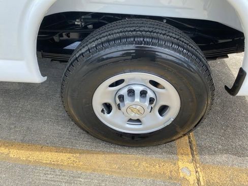 New 2026 Chevrolet Express 3500 Extended RWD image 9