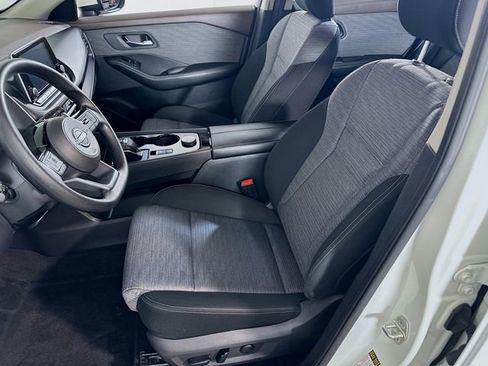 Used 2023 Nissan Rogue SV image 15