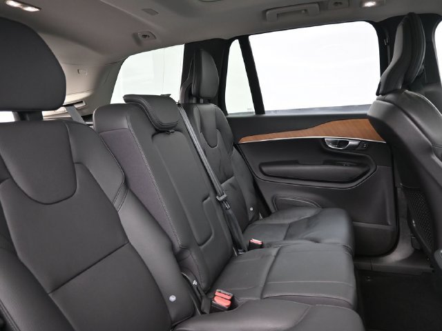 Used 2025 Volvo XC90 B6 Plus AWD/4WD image 33