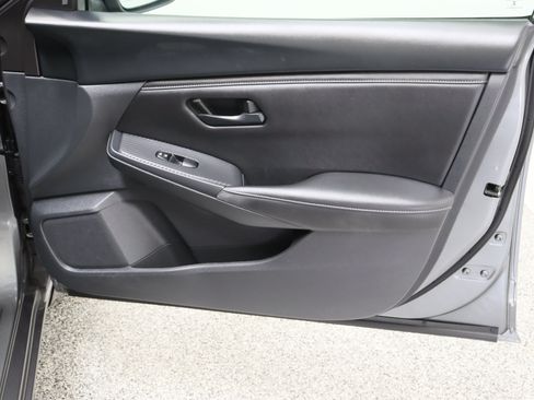Used 2025 Nissan Sentra S FWD image 33