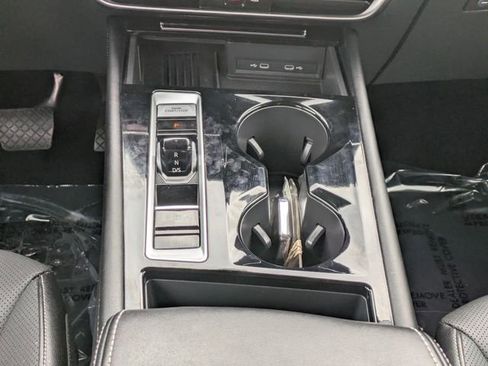 Used 2025 Volkswagen Atlas SE image 16