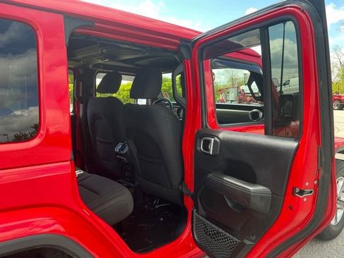 Used 2018 Jeep Wrangler Unlimited Sahara w/ Uconnect 4C Nav & Sound Group AWD/4WD image 21