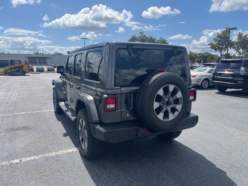 Used 2018 Jeep Wrangler Unlimited Sahara AWD/4WD image 5