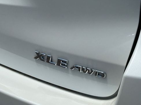 Used 2017 Toyota Highlander XLE AWD/4WD image 8