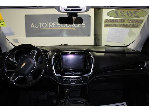 Used 2021 Chevrolet Traverse LT image 14