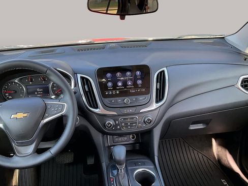 Used 2024 Chevrolet Equinox LT FWD image 8