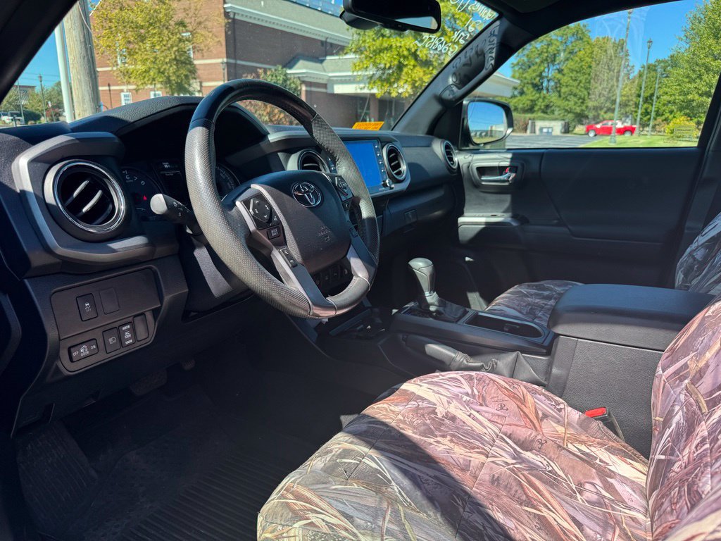 Used 2021 Toyota Tacoma TRD Off-Road w/ Technology Package AWD/4WD image 14