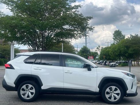 Used 2020 Toyota RAV4 LE FWD image 6