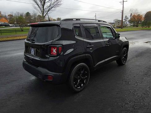 Used 2022 Jeep Renegade Altitude image 8