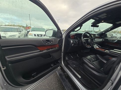 Used 2021 Lincoln Navigator 4WD image 21
