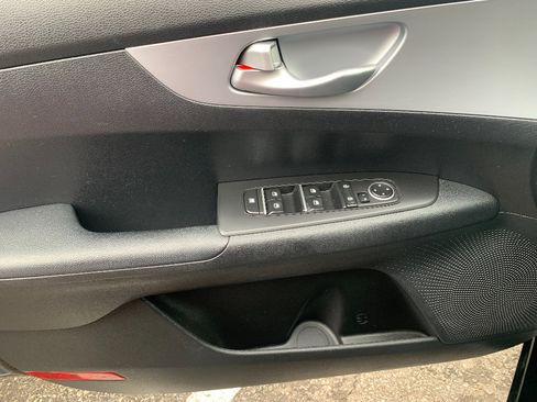 Used 2023 Kia Forte LXS w/ LXS Technology Package FWD image 10