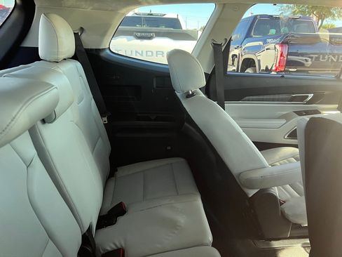 Used 2024 Kia Telluride SX Prestige w/ Towing Package image 10