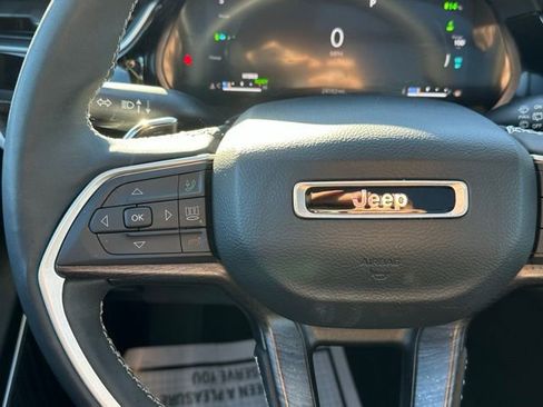 Used 2022 Jeep Grand Cherokee Limited 4xe w/ Luxury Tech Group II image 22