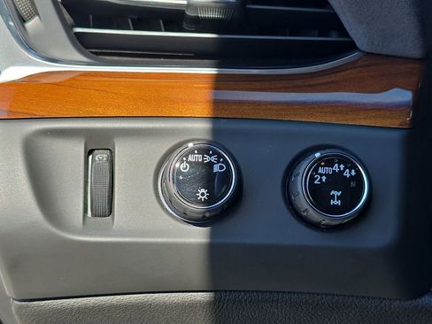 Used 2018 Cadillac Escalade Luxury AWD/4WD image 31