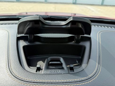 Used 2016 Jeep Cherokee Latitude w/ Cold Weather Group AWD/4WD image 28
