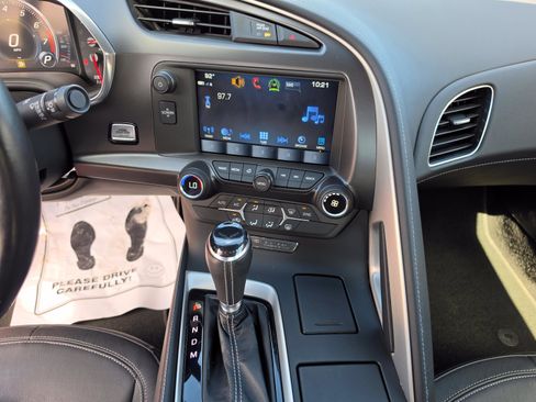 Used 2019 Chevrolet Corvette Stingray Coupe w/ 1LT RWD image 17