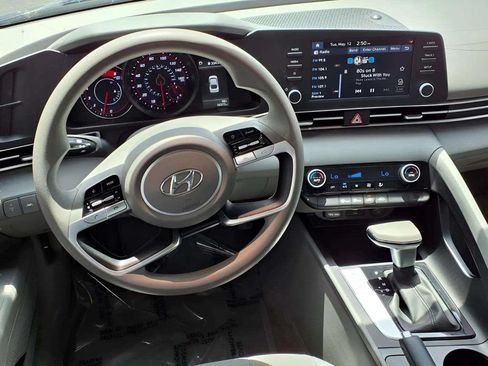 Used 2023 Hyundai Elantra SEL w/ Cargo Package FWD image 11