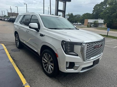 Used 2022 GMC Yukon Denali w/ Denali Premium Package AWD/4WD image 6