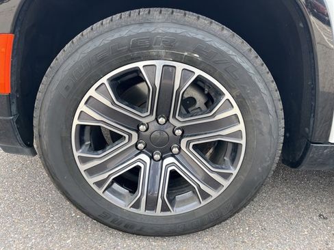 Used 2024 Jeep Wagoneer Series II w/ Flexible Seating Group image 9