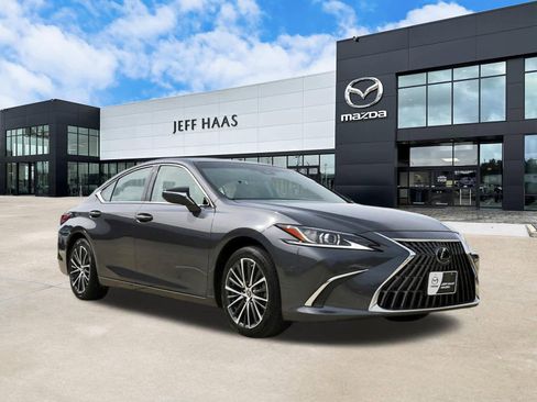 Used 2025 Lexus ES 350 w/ Premium Package FWD image 4