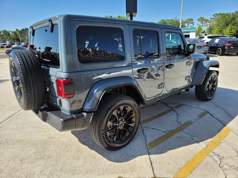 Used 2025 Jeep Wrangler Unlimited Sahara w/ Safety Group AWD/4WD image 5