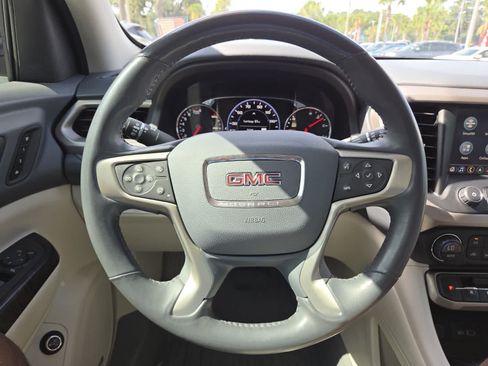 Used 2021 GMC Acadia Denali w/ Denali Technology Package FWD image 8