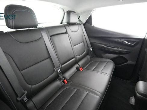 Used 2023 Chevrolet Bolt LT w/ Infotainment Package FWD image 5