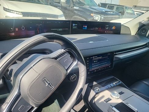 Used 2025 Lincoln Navigator Reserve AWD/4WD image 5