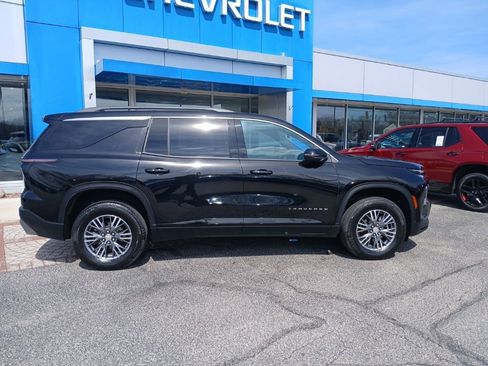 Used 2025 Chevrolet Traverse LT AWD/4WD image 9