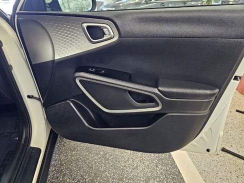 Used 2021 Kia Soul LX image 27