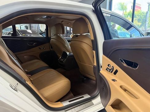 Used 2022 Bentley Flying Spur V8 AWD/4WD image 12