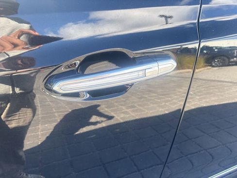 Used 2025 Cadillac XT5 Premium Luxury image 9