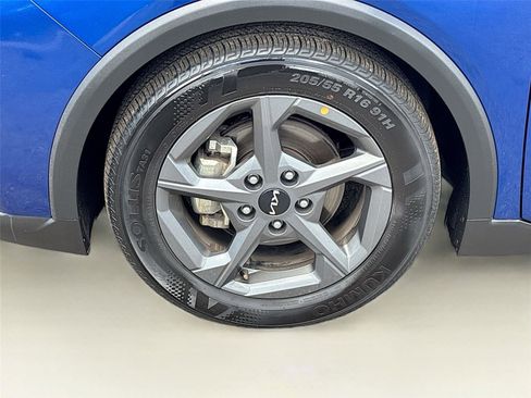 Used 2025 Kia K4 LXS image 28