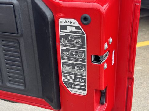 Used 2018 Jeep Wrangler Unlimited Sport S image 8