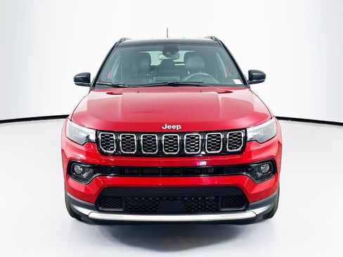 Used 2025 Jeep Compass Limited AWD/4WD image 2