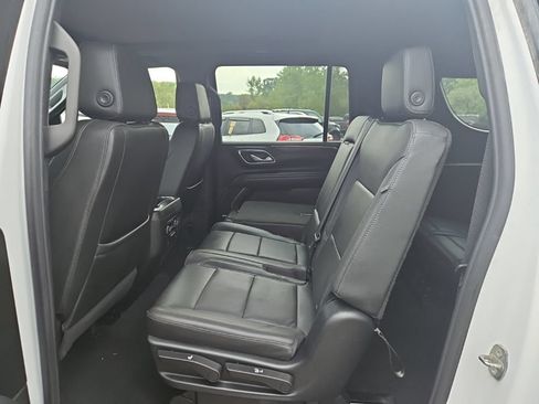 Used 2023 Chevrolet Suburban Z71 w/ Luxury Package AWD/4WD image 11