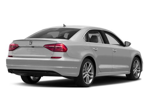 Used 2017 Volkswagen Passat 1.8T R-Line FWD image 2