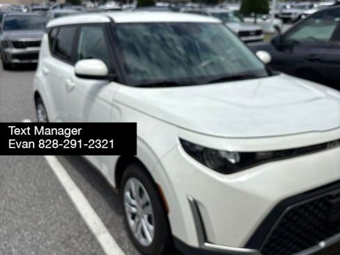 Used 2023 Kia Soul LX FWD image 1
