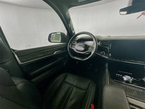 Used 2022 Jeep Wagoneer Series III w/ Flexible Seating Group image 9