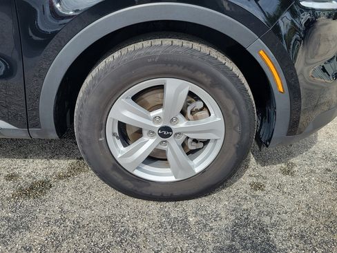 Certified 2023 Kia Sorento LX FWD image 40