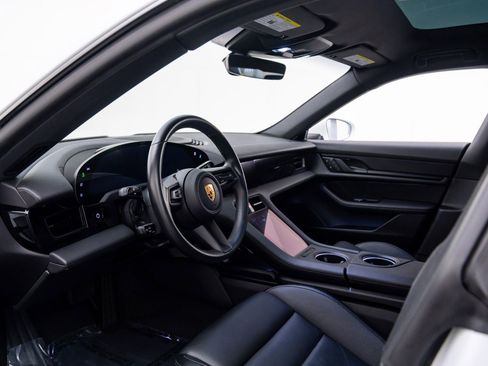 Used 2023 Porsche Taycan image 4