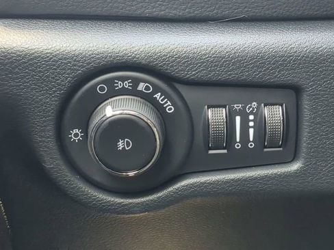 New 2026 Chrysler Pacifica Select FWD image 29