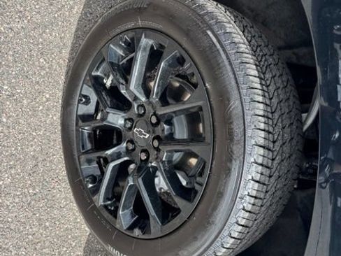Certified 2025 Chevrolet Suburban High Country AWD/4WD image 10