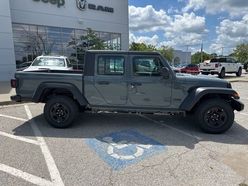 New 2025 Jeep Gladiator Sport image 37