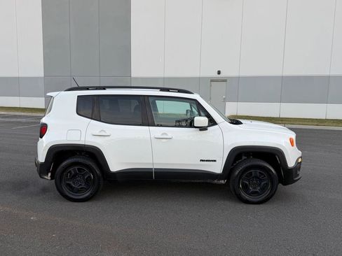 Used 2016 Jeep Renegade Latitude image 4