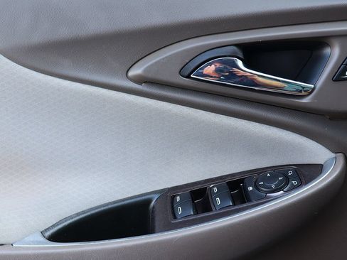 Used 2020 Chevrolet Malibu LS FWD image 38