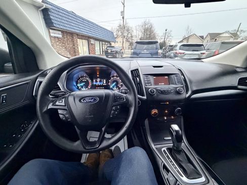 Used 2018 Ford Edge SE image 5
